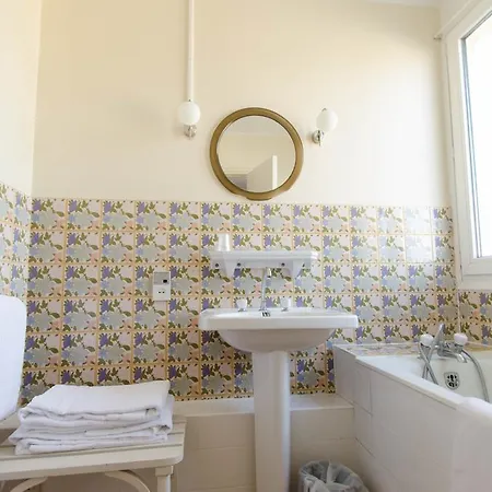 Le Homard Bleu Hotel